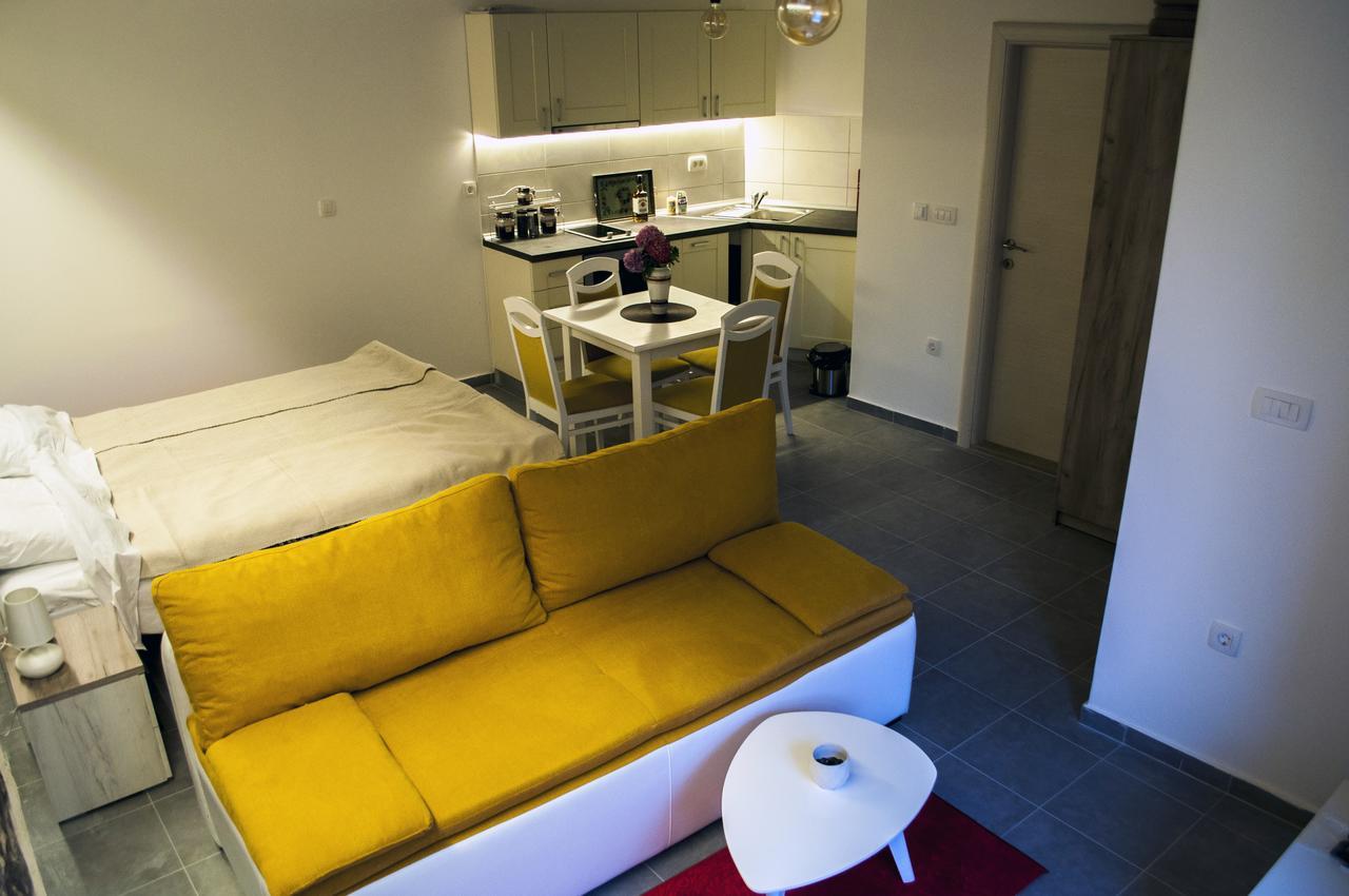 Sunny Port Apartment & Rooms ペラスト エクステリア 写真