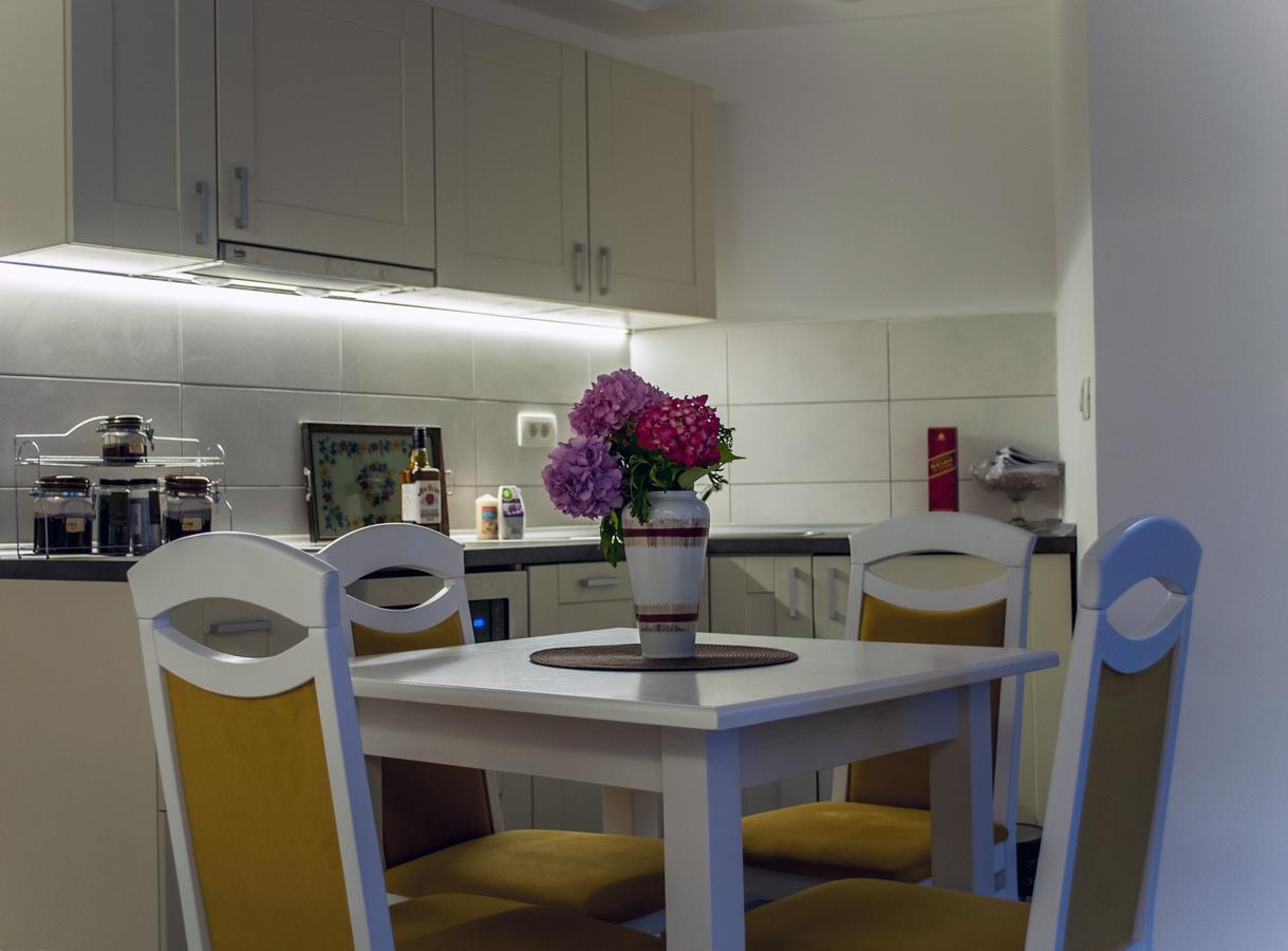 Sunny Port Apartment & Rooms ペラスト エクステリア 写真
